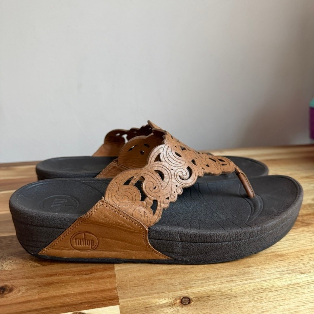 Fitflop Women's Flora Thong Comfort Sandal